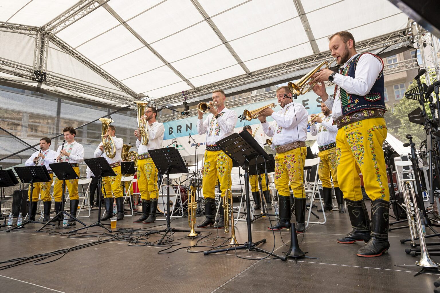 355488536_282368937690123_7388355072950194086_n